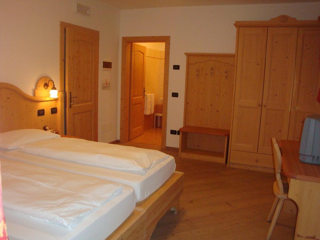 Breguzzo Agritur Cornasest Bed & Breakfast 部屋 写真